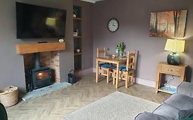 Caterpillar Cottage, Tucked Away In Kelbrook